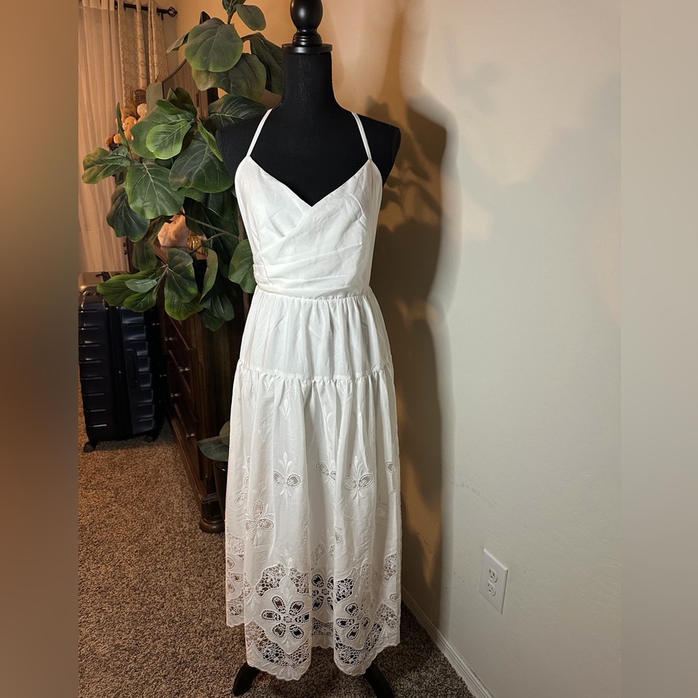 Adelyn Rae White Embroidered Scallop midi  Dress